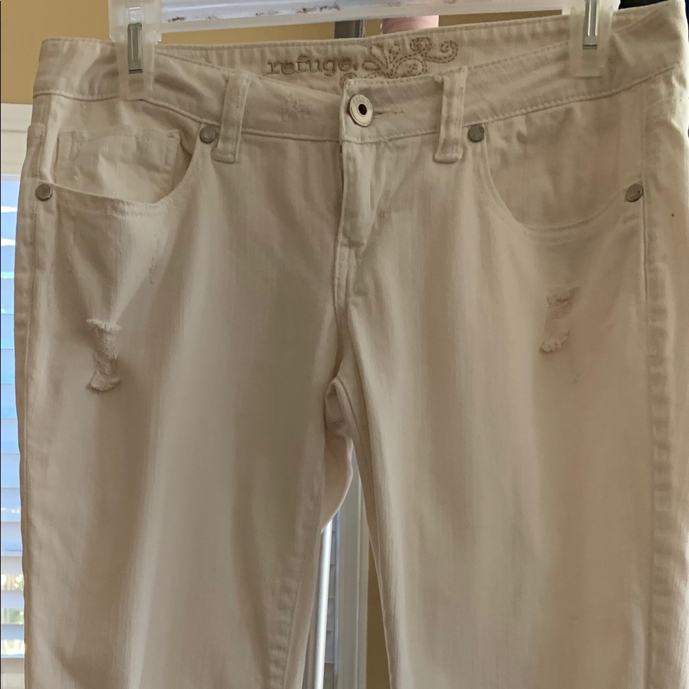 2/18 👖Refuge, Distressed ivory jeans